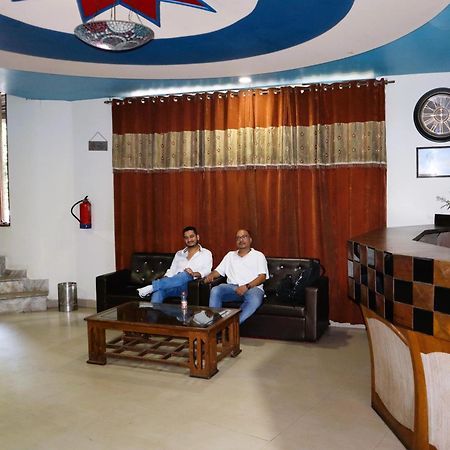 מנדי Hotel River Bank מראה חיצוני תמונה